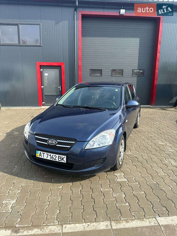 Хэтчбек Kia Ceed 2008 в Тячеве