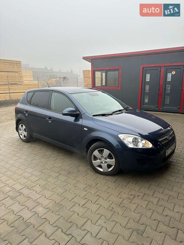 Хэтчбек Kia Ceed 2008 в Тячеве