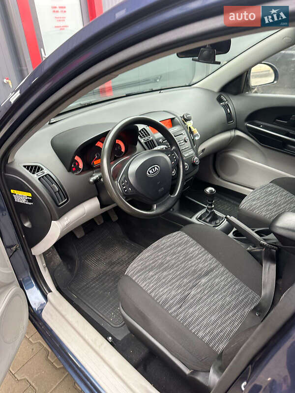 Хэтчбек Kia Ceed 2008 в Тячеве