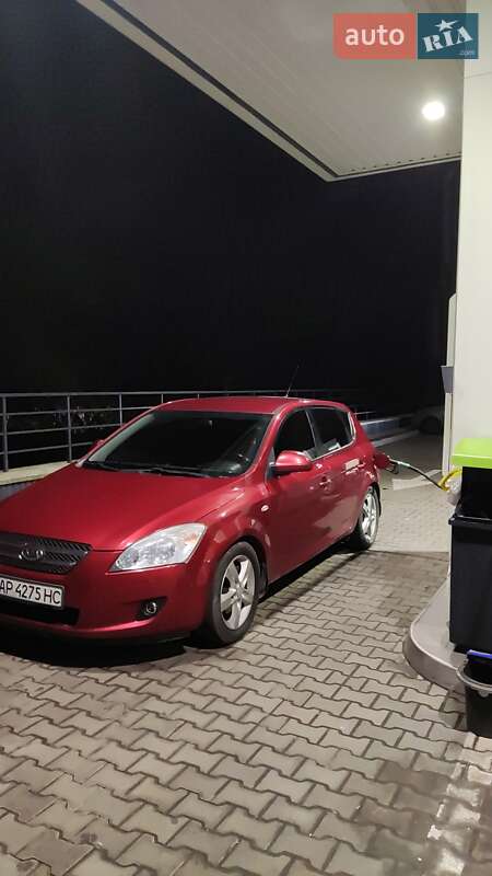 Хетчбек Kia Ceed 2008 в 