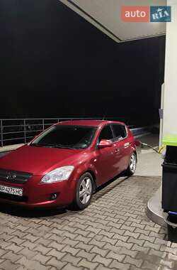 Хетчбек Kia Ceed 2008 в 