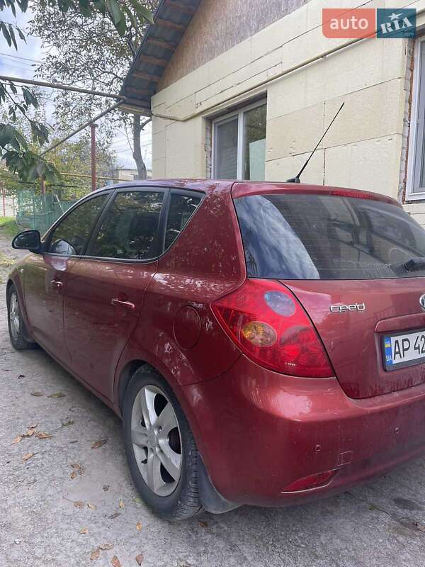 Хэтчбек Kia Ceed 2008 в Запорожье