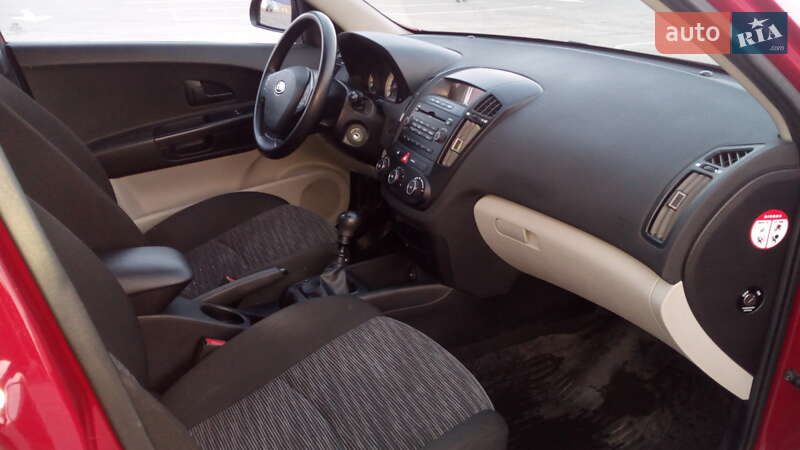 Хэтчбек Kia Ceed 2008 в Сумах