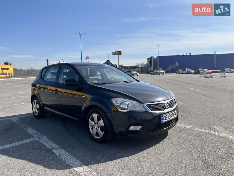 Хэтчбек Kia Ceed 2011 в Черновцах