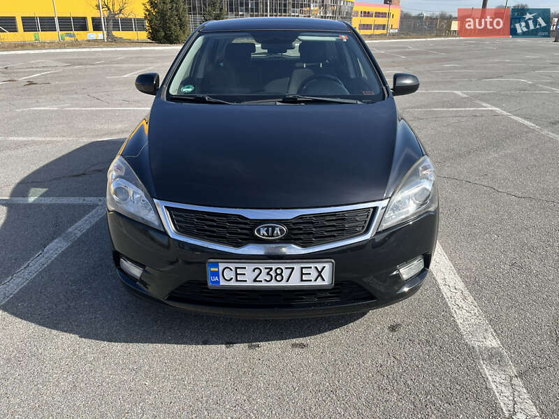 Хэтчбек Kia Ceed 2011 в Черновцах