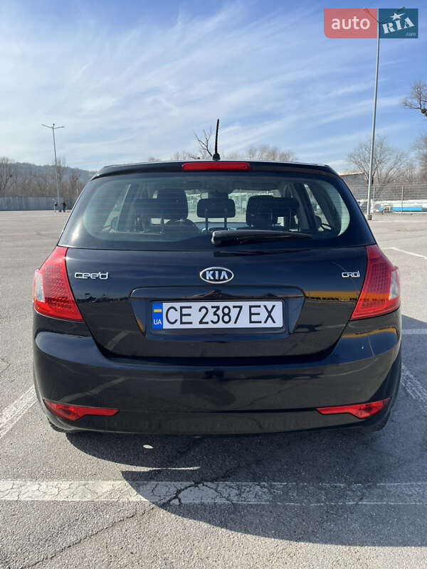 Хэтчбек Kia Ceed 2011 в Черновцах