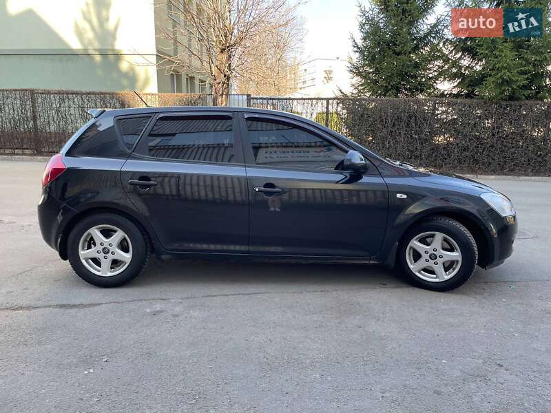 Хэтчбек Kia Ceed 2009 в Киеве