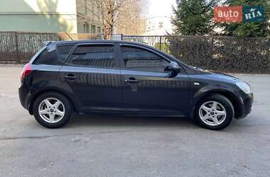 Хэтчбек Kia Ceed 2009 в 