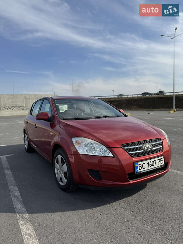 Хэтчбек Kia Ceed 2009 в Львове