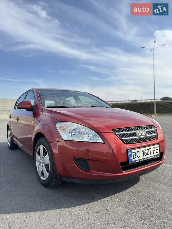 Хэтчбек Kia Ceed 2009 в Львове