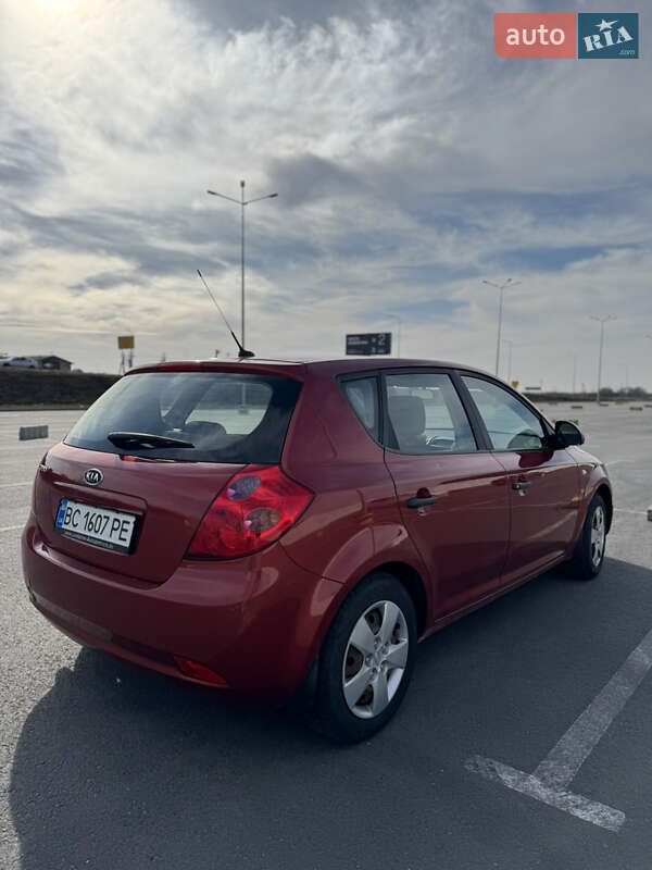 Хэтчбек Kia Ceed 2009 в Львове