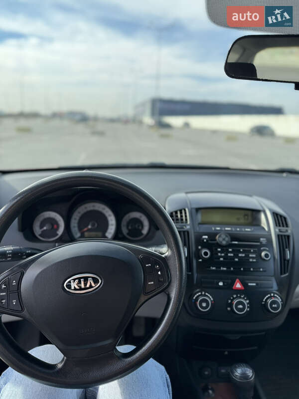 Хэтчбек Kia Ceed 2009 в Львове