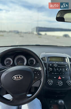 Хэтчбек Kia Ceed 2009 в Львове