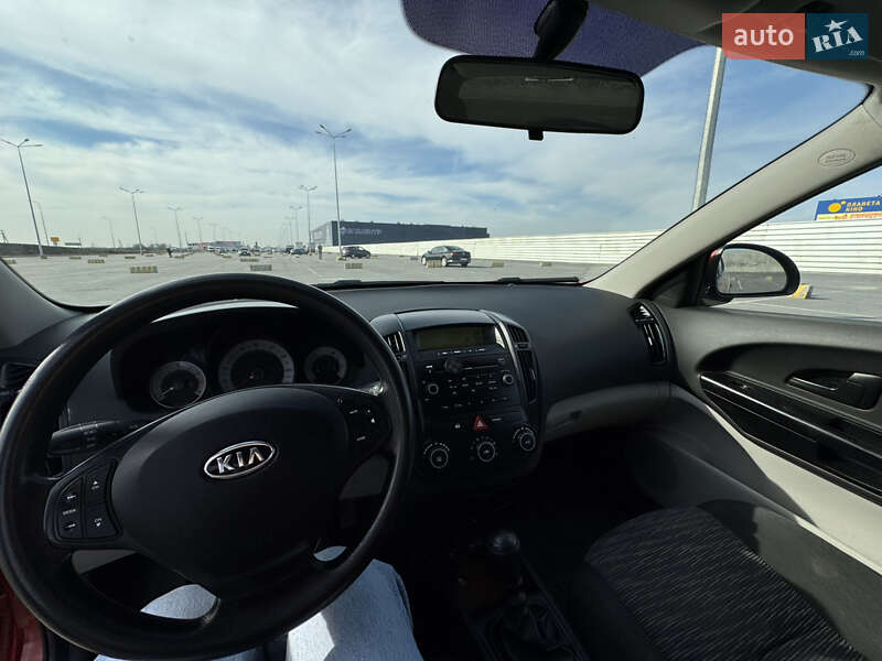 Хетчбек Kia Ceed 2009 в Львові
