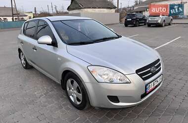 Хэтчбек Kia Ceed 2008 в Козельщине