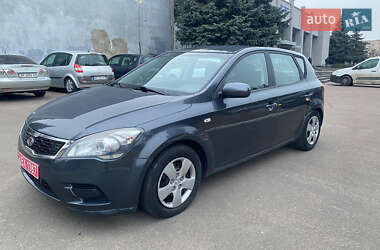 Хэтчбек Kia Ceed 2010 в Ровно