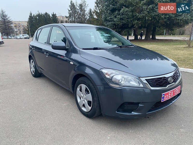 Хэтчбек Kia Ceed 2010 в Ровно