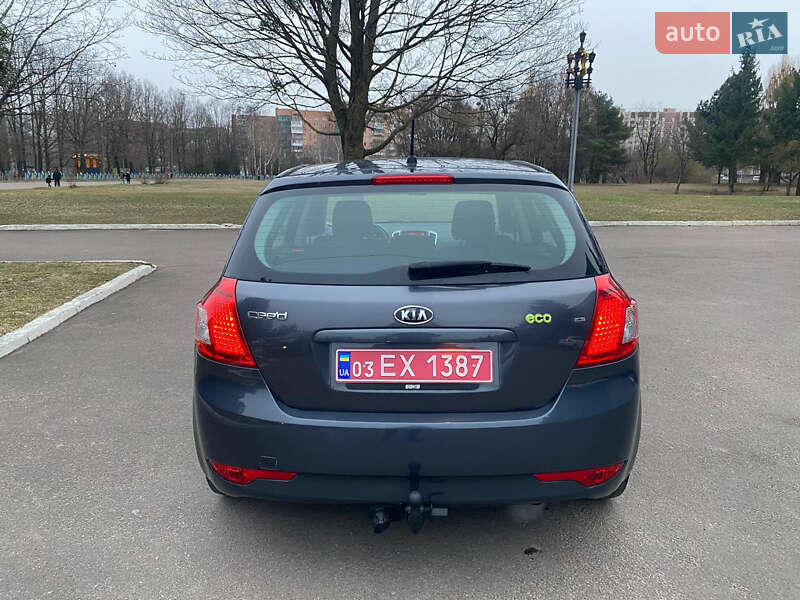 Хэтчбек Kia Ceed 2010 в Ровно