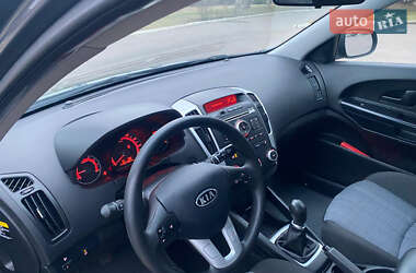 Хэтчбек Kia Ceed 2010 в Ровно