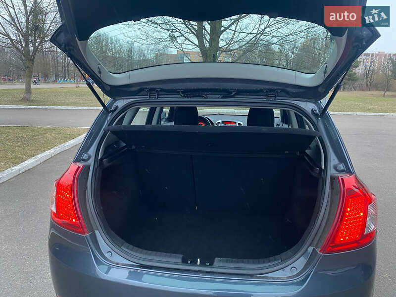 Хэтчбек Kia Ceed 2010 в Ровно
