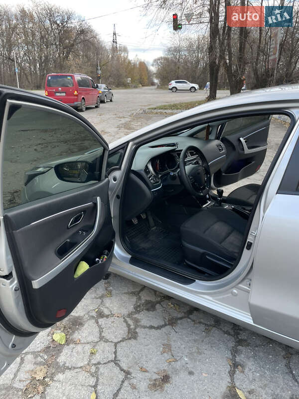 Хетчбек Kia Ceed 2014 в Запоріжжі