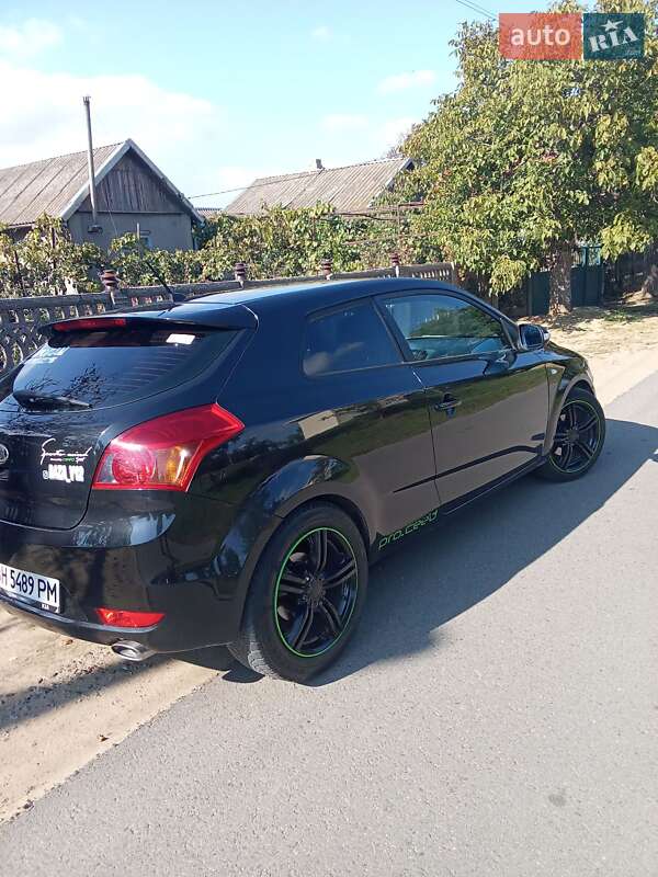 Хэтчбек Kia Ceed 2010 в Раздельной