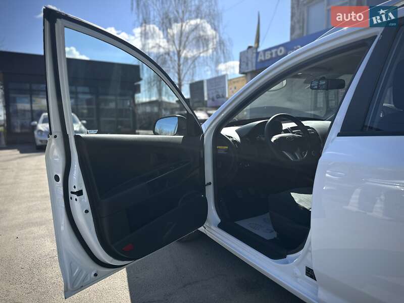 Универсал Kia Ceed 2011 в Сумах