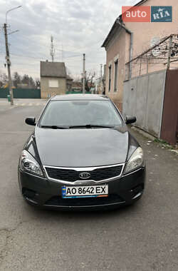 Хэтчбек Kia Ceed 2010 в 
