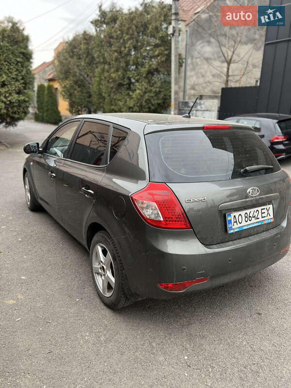 Хэтчбек Kia Ceed 2010 в Мукачево