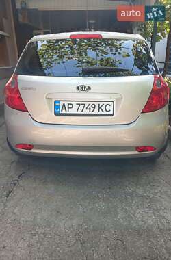 Хэтчбек Kia Ceed 2007 в 