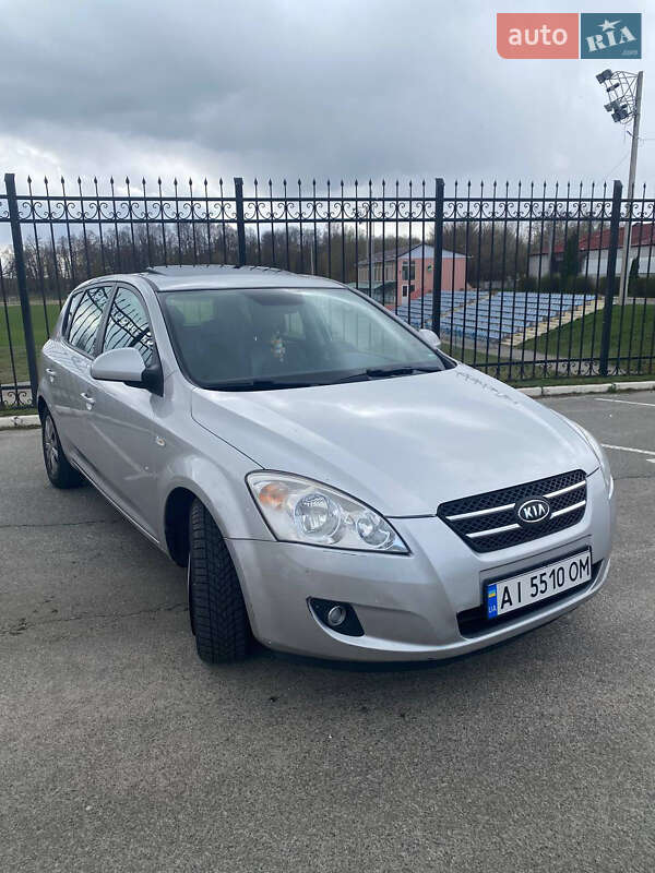Хэтчбек Kia Ceed 2007 в 