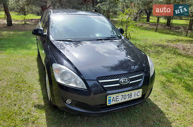 Хэтчбек Kia Ceed 2007 в 