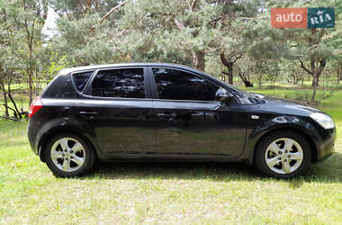 Хэтчбек Kia Ceed 2007 в 