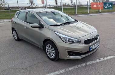Хэтчбек Kia Ceed 2016 в 