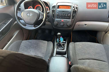 Хетчбек Kia Ceed 2008 в 