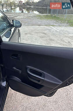 Хэтчбек Kia Ceed 2010 в 