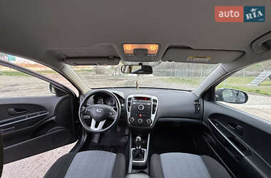Хэтчбек Kia Ceed 2010 в 
