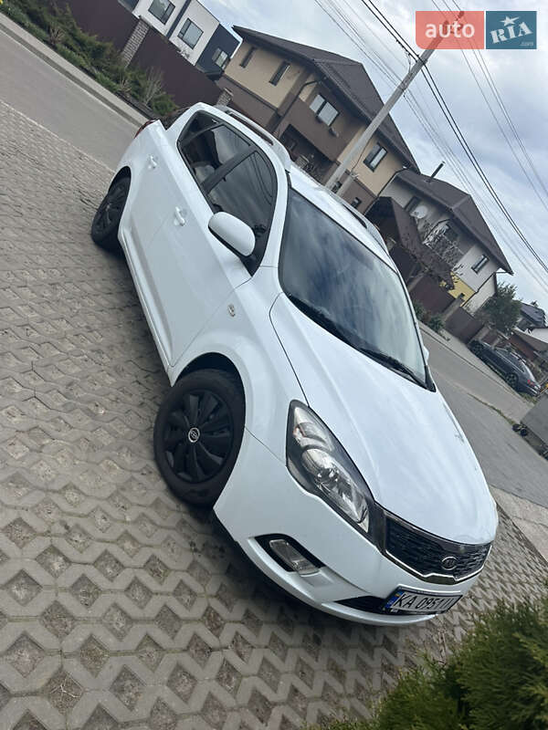 Універсал Kia Ceed 2011 в Ромнах