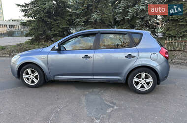 Хэтчбек Kia Ceed 2008 в 