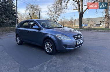 Хэтчбек Kia Ceed 2008 в 