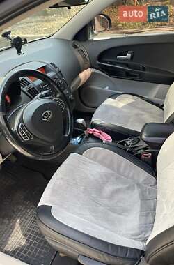 Хэтчбек Kia Ceed 2007 в 