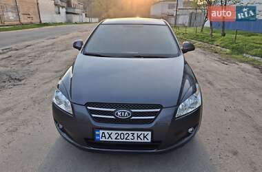 Хэтчбек Kia Ceed 2008 в 