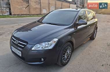 Хэтчбек Kia Ceed 2008 в 