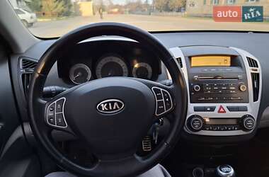 Хэтчбек Kia Ceed 2008 в 