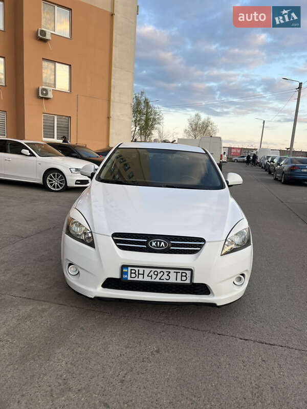 Хэтчбек Kia Ceed 2008 в Херсоне