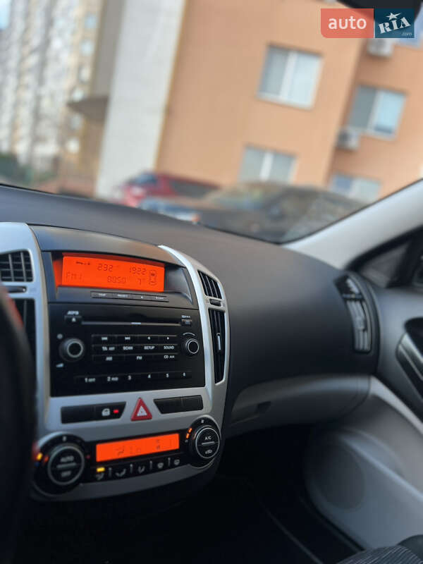 Хэтчбек Kia Ceed 2008 в Херсоне