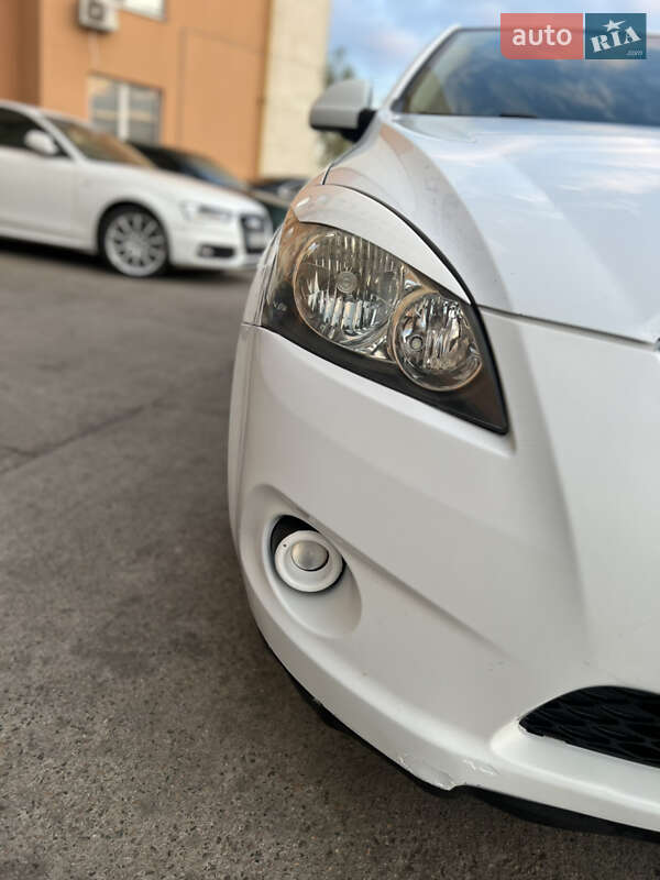 Хэтчбек Kia Ceed 2008 в Херсоне
