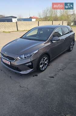 Хэтчбек Kia Ceed 2019 в 