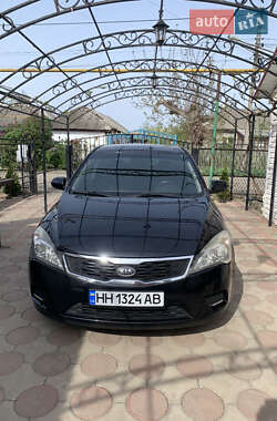 Хетчбек Kia Ceed 2009 в 