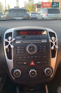Хетчбек Kia Ceed 2009 в 